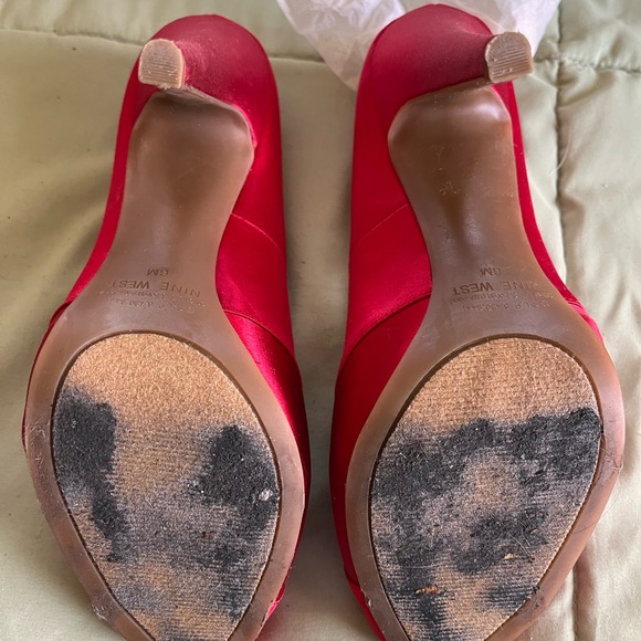 Nine West Women's Red Satin Paws Peep Toe Pumps - Picture 7 of 14